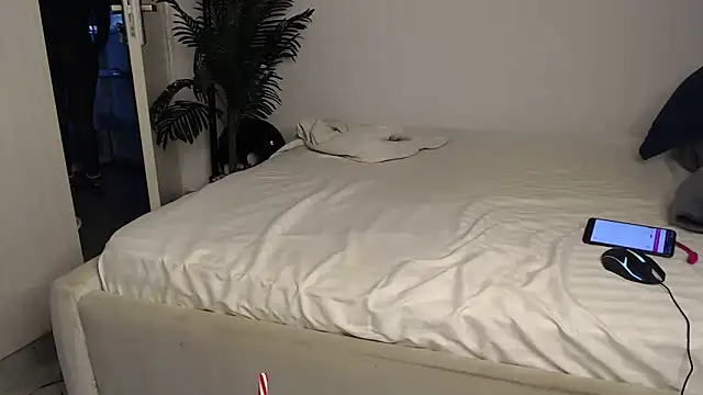 Snapshot of CurvyGlass chatting on October 22, 2:34 am CurvyGlass online show from October 22, 2:34 am