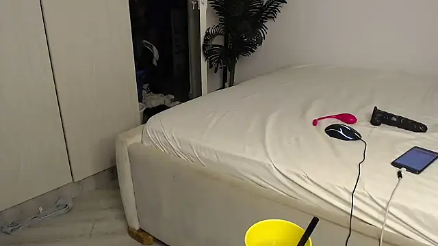 Snapshot of CurvyGlass chatting on October 30, 10:21 pm CurvyGlass online show from October 30, 10:21 pm