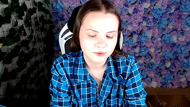 IxxiLiana online show from September 10, 5:07 am