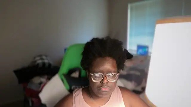 Yagurl  west online show from December 21, 7:10 pm