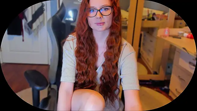 Snapshot of KlementinaBbG chatting on February 4, 8:17 pm KlementinaBbG online show from February 4, 8:17 pm