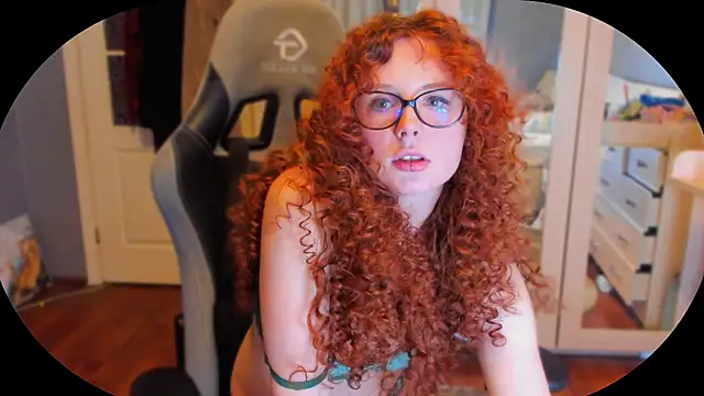 Snapshot of KlementinaBbG chatting on February 19, 11:46 pm KlementinaBbG online show from February 19, 11:46 pm