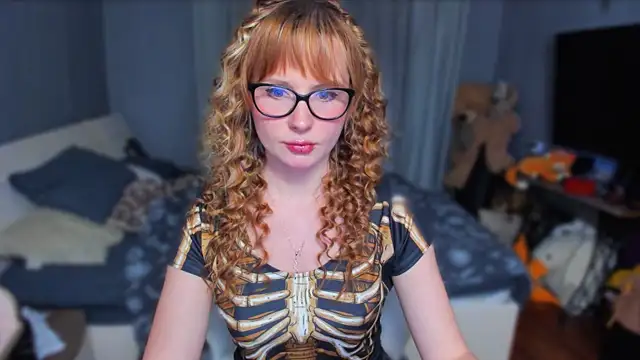 Snapshot of KlementinaBbG chatting on October 30, 3:35 pm KlementinaBbG online show from October 30, 3:35 pm