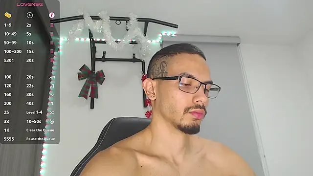 russthiago online show from December 25, 11:20 pm