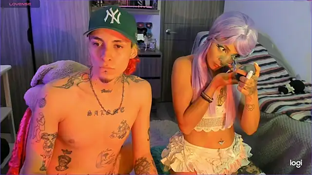Snapshot of badeyes_crazygoat chatting on April 17, 11:52 pm badeyes crazygoat online show from April 17, 11:52 pm