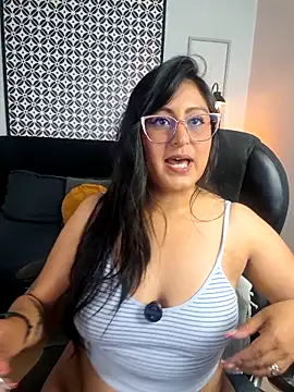 Snapshot of Amber_gold_ chatting on April 9, 4:23 am Amber gold online show from April 9, 4:23 am