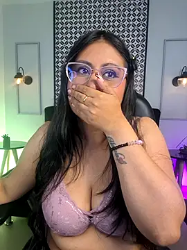Snapshot of Amber_gold_ chatting on April 30, 4:30 am Amber gold online show from April 30, 4:30 am
