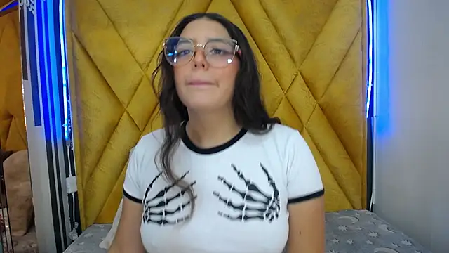 Paola Lyon  online show from February 7, 11:56 am