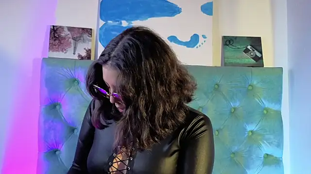 Paola Lyon  online show from January 15, 6:44 pm