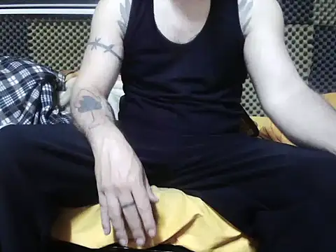 Snapshot of Arabeyes chatting on November 11, 8:20 pm Arabeyes online show from November 11, 8:20 pm