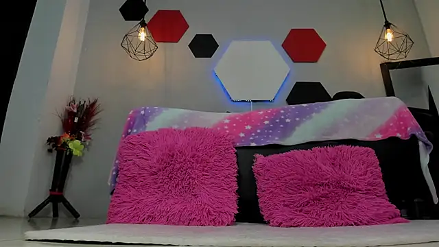 Snapshot of martinaclark chatting on September 28, 3:45 am martinaclark online show from September 28, 3:45 am