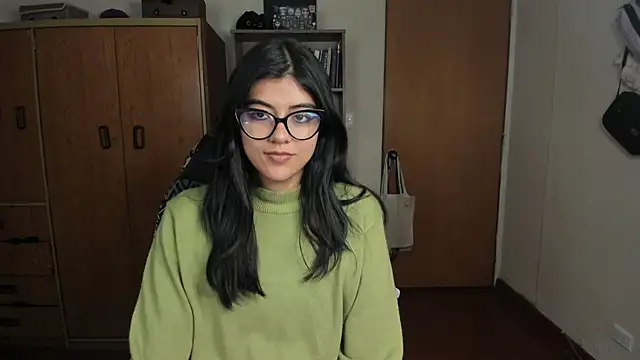 Snapshot of valerie__skyy chatting on December 18, 4:09 am valerie skyy online show from December 18, 4:09 am