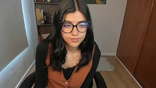 valerie  skyy online show from December 16, 2:11 pm