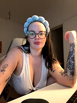 Mona-Peaches online show from September 26, 7:45 am