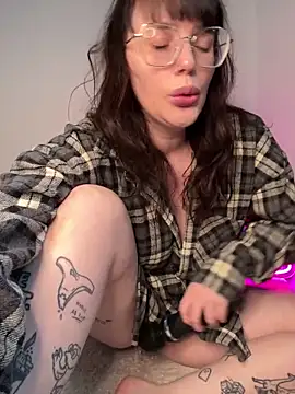 Snapshot of Mona-Peaches chatting on March 2, 3:41 pm Mona-Peaches online show from March 2, 3:41 pm