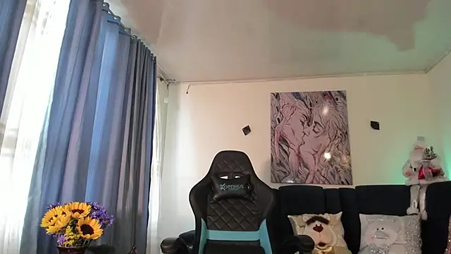 Snapshot of Doll_troy chatting on December 5, 6:44 pm Doll troy online show from December 5, 6:44 pm