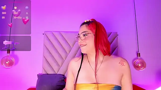 EmmaSwift  online show from February 11, 2:05 am