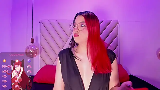 EmmaSwift  online show from July 8, 2:05 am