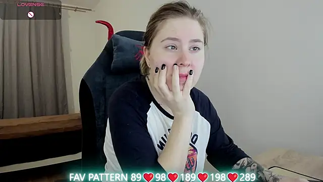 Olivia Munk online show from March 9, 3:32 am