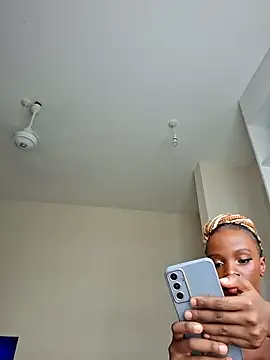 Snapshot of Kamdollie chatting on February 25, 6:56 am Kamdollie online show from February 25, 6:56 am