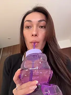 Snapshot of MichelleFerry_ chatting on February 8, 10:13 pm MichelleFerry online show from February 8, 10:13 pm