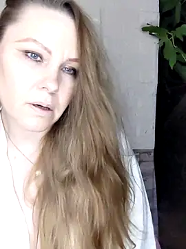 Snapshot of SexyMichellexo chatting on May 26, 8:16 pm SexyMichellexo online show from May 26, 8:16 pm