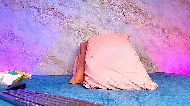 jones maddy  online show from October 21, 11:55 am