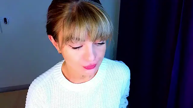 Snapshot of _comefeelme_ chatting on October 22, 3:07 am comefeelme online show from October 22, 3:07 am