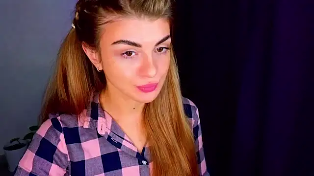 Snapshot of _comefeelme_ chatting on November 5, 6:46 am comefeelme online show from November 5, 6:46 am