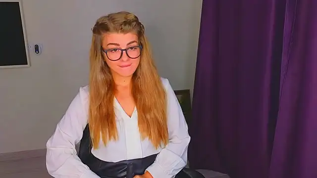 Snapshot of _comefeelme_ chatting on November 8, 5:18 am comefeelme online show from November 8, 5:18 am