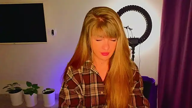 Snapshot of _comefeelme_ chatting on December 14, 3:34 am comefeelme online show from December 14, 3:34 am