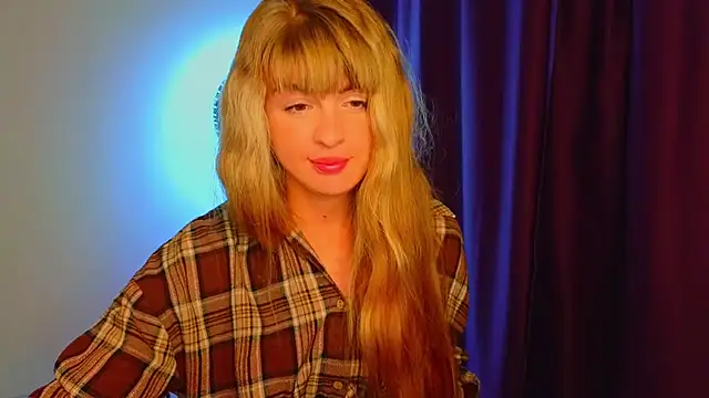 Snapshot of _comefeelme_ chatting on December 15, 3:27 pm comefeelme online show from December 15, 3:27 pm