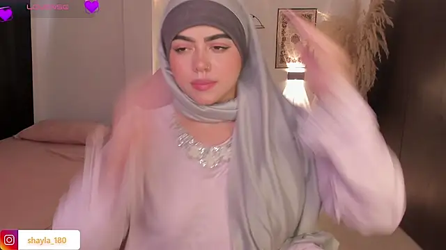 shayla 18 online show from November 18, 8:13 pm