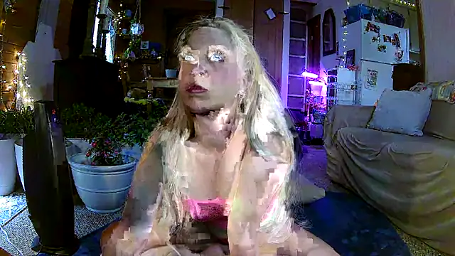 Snapshot of lyra_rose chatting on April 27, 6:39 pm lyra rose online show from April 27, 6:39 pm