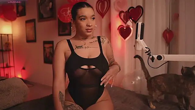 HannahW  online show from February 18, 10:06 pm