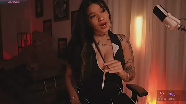 HannahW  online show from March 22, 3:59 pm