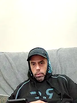 Snapshot of Gui420bh chatting on January 6, 12:36 am Gui420bh online show from January 6, 12:36 am