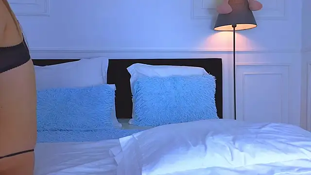 NicoleMarani online show from December 20, 2:30 am