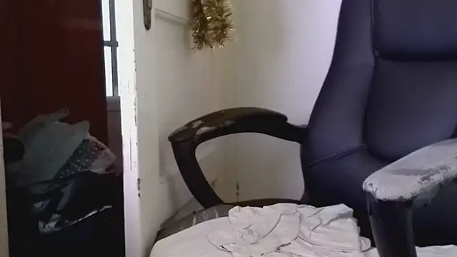 Snapshot of tipko123 chatting on December 8, 8:30 am tipko123 online show from December 8, 8:30 am