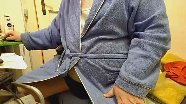 Snapshot of tipko123 chatting on December 13, 7:53 pm tipko123 online show from December 13, 7:53 pm