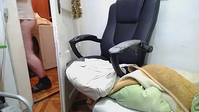 Snapshot of tipko123 chatting on December 14, 6:20 pm tipko123 online show from December 14, 6:20 pm