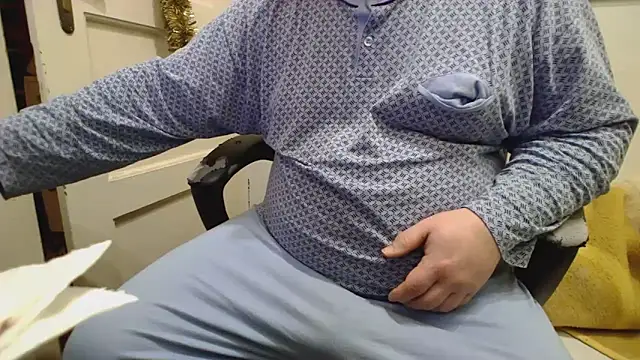 Snapshot of tipko123 chatting on December 15, 6:04 pm tipko123 online show from December 15, 6:04 pm