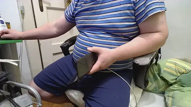 Snapshot of tipko123 chatting on December 21, 4:25 pm tipko123 online show from December 21, 4:25 pm