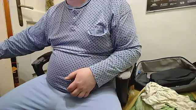 Snapshot of tipko123 chatting on February 2, 6:31 pm tipko123 online show from February 2, 6:31 pm