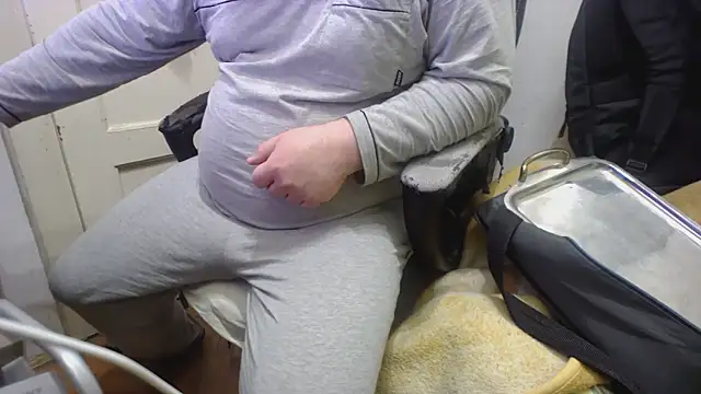 Snapshot of tipko123 chatting on February 15, 7:06 am tipko123 online show from February 15, 7:06 am