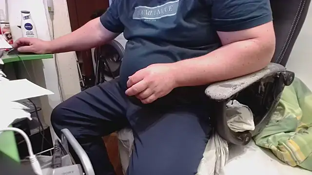 Snapshot of tipko123 chatting on October 5, 9:40 am tipko123 online show from October 5, 9:40 am