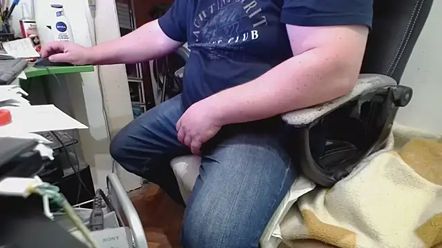 Snapshot of tipko123 chatting on October 15, 2:06 pm tipko123 online show from October 15, 2:06 pm