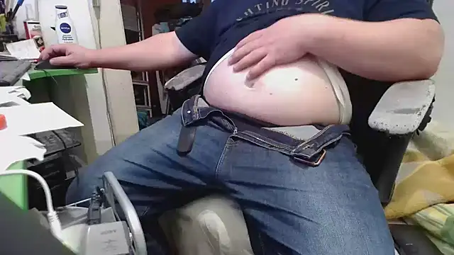 Snapshot of tipko123 chatting on October 16, 2:29 pm tipko123 online show from October 16, 2:29 pm