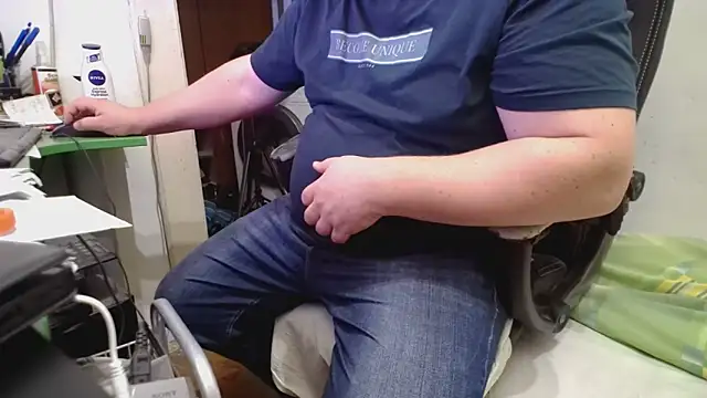 Snapshot of tipko123 chatting on October 20, 1:22 pm tipko123 online show from October 20, 1:22 pm