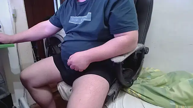 Snapshot of tipko123 chatting on November 3, 2:07 pm tipko123 online show from November 3, 2:07 pm